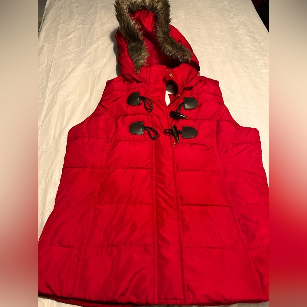 Vest Women’s Red Charter Club vest Faux Fur size small Great condition! Warm! - Picture 1 of 9